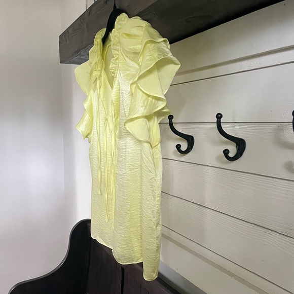 NWT STEVE MADDEN Flutter Sleeve Top Sz: L - Picture 6 of 8